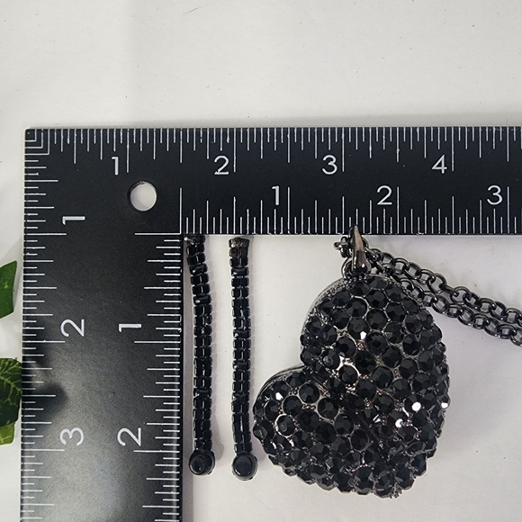 Large Black Puffy Heart with Crystals Pendant and Earrings Set New - Picture 9 of 9